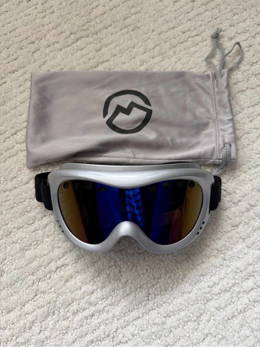 Mirrored Ski/Snowboard Goggles with Silver Frame and Blue Lens